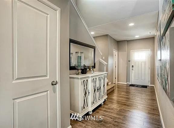 3rd image of 3355 Aurora St NE