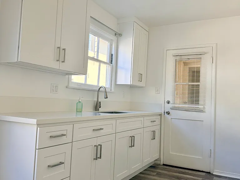 10942 Moorpark St — Photo 16
