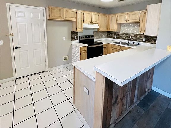 3rd image of 3119 W Essex Dr
