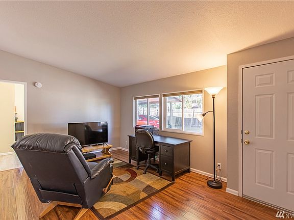 5th image of 16022 Broadway Ave