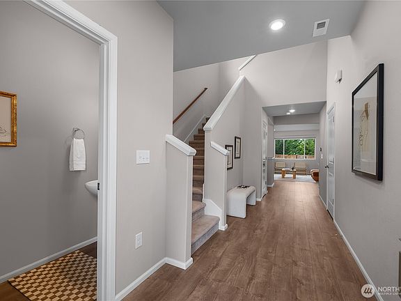 2nd image of 3119 Hanna Drive NE