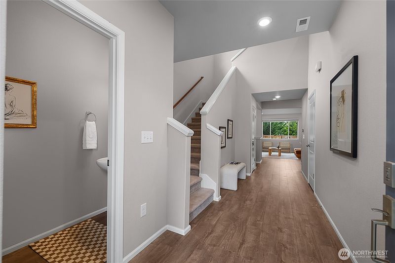 2nd image of 3119 Hanna Drive NE