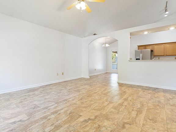 4th image of 217 White Oak Trce