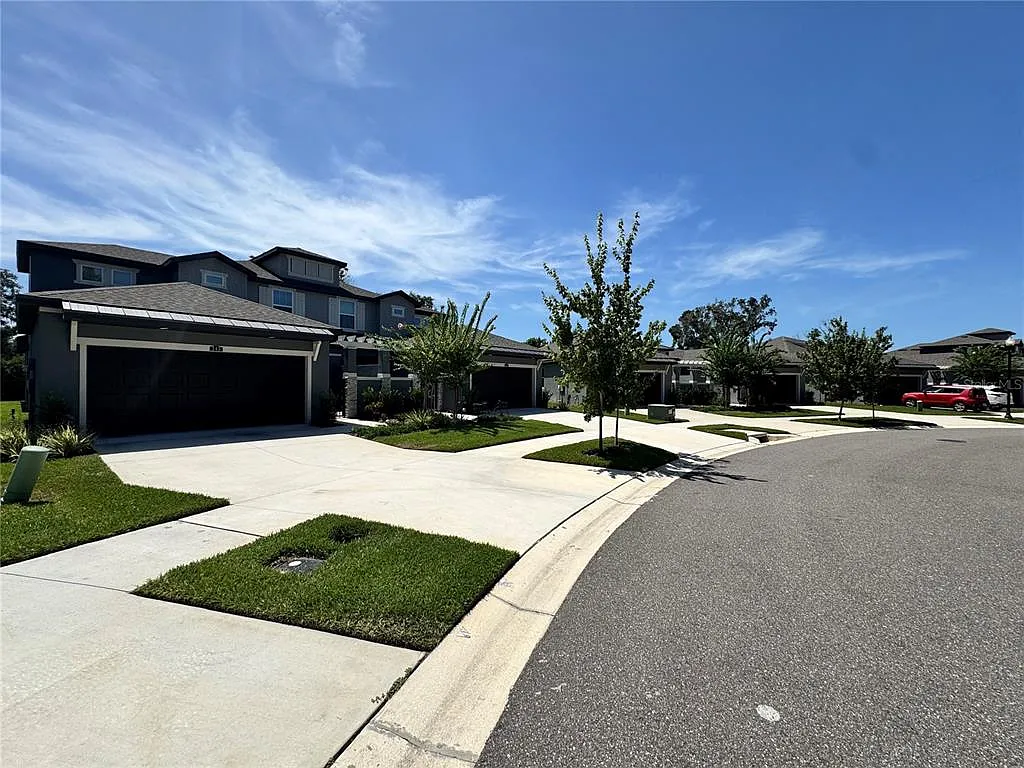 3 bed, 2.5 bath, 2198 sqft, $3,200 — Photo 4