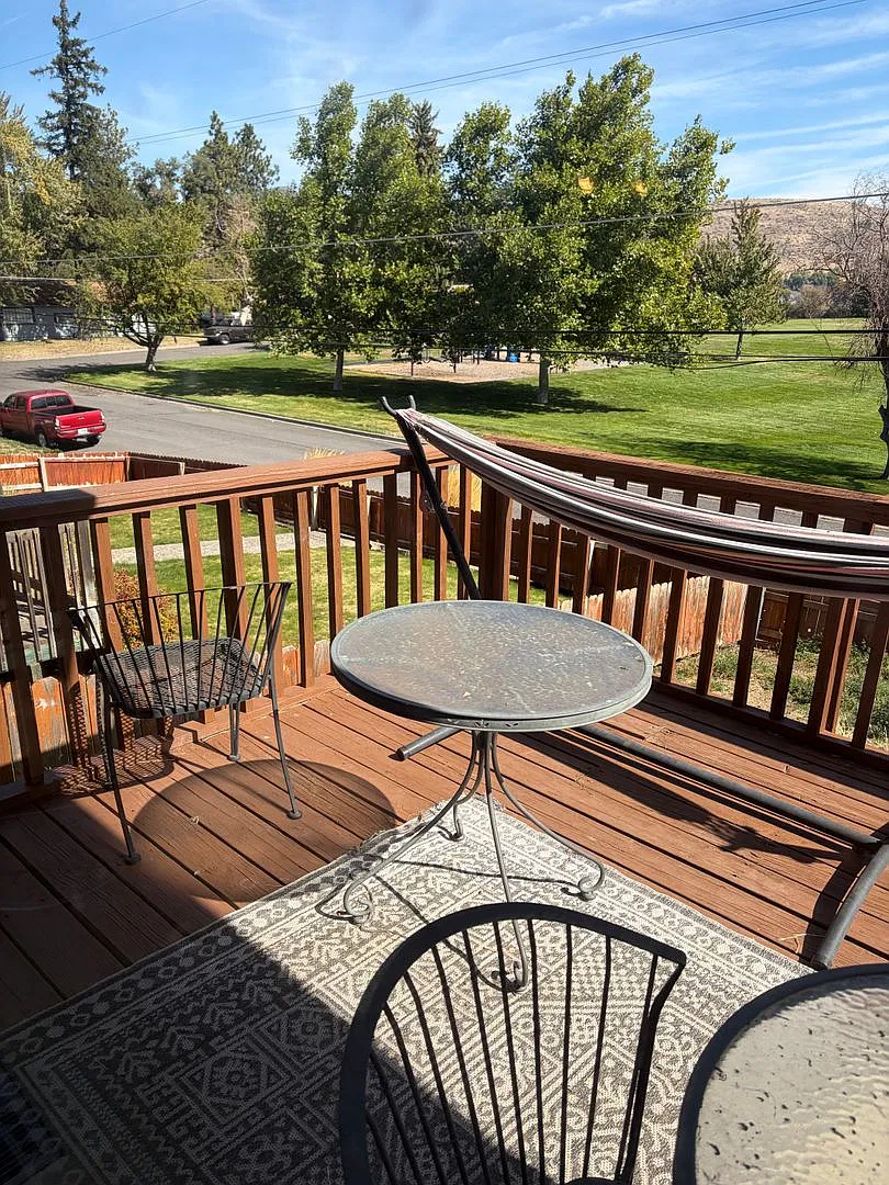2-Bedroom Home with Garage Across from Fairview Park and 2.6 Miles from OIT and Sky Lakes Medical... — Photo 2