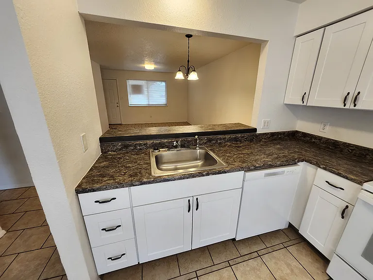 448 Dartmouth Ave #C — Photo 4