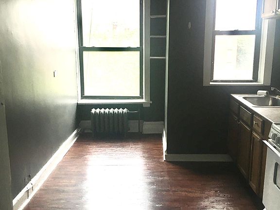 3rd image of 1418 E Hyde Park Blvd APT 302