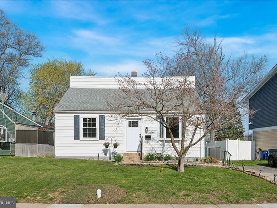 222 Love Ln, Norwood, PA 19074