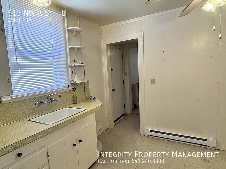 513 NW A St #C — Photo 13