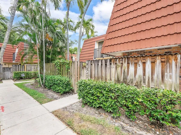 9952 NW 6th Court #9952, Plantation, FL 33324