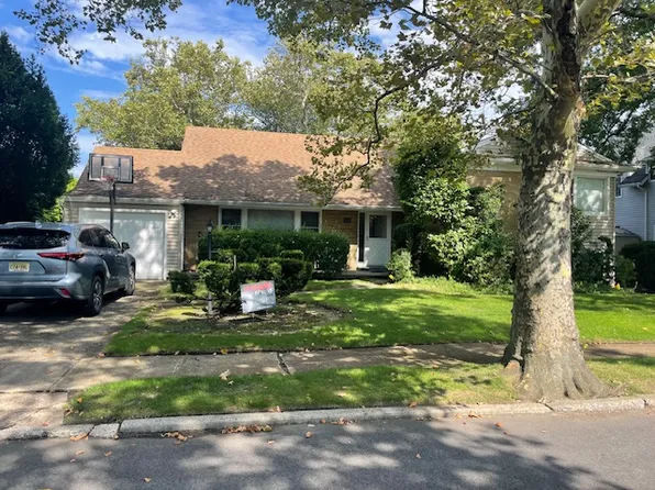 894 Lakeside Dr S, Woodmere, NY 11598
