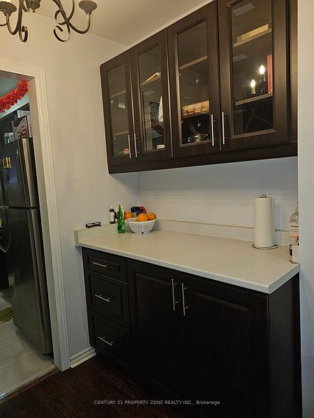 Brampton House for rent - 3 Bedrooms — photo 3