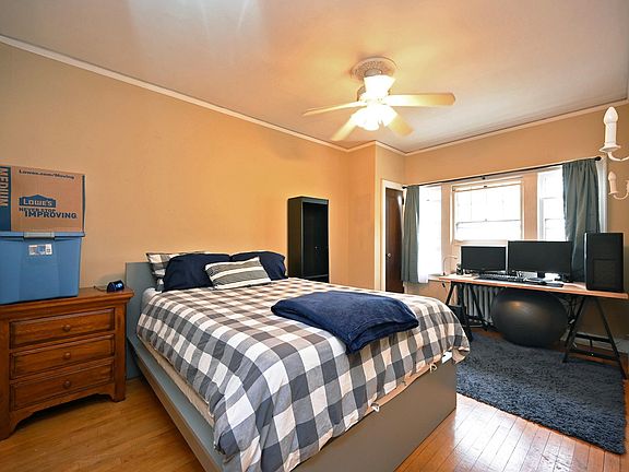 3rd image of 321 Woodland Ln APT 1