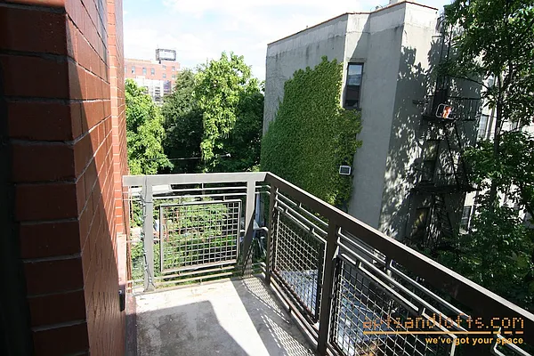 Rented by aptsandlofts.com | media 18