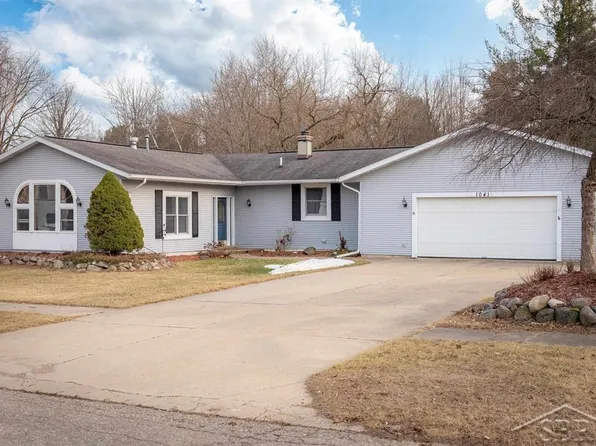 1041 Chatterton St, Gladwin, MI 48624