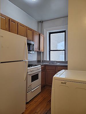 5th image of 226 W 108th St APT 1B