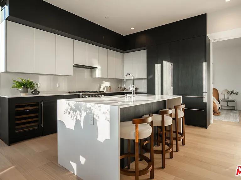 1264 N Harper Ave #Penthouse 1 — Photo 5