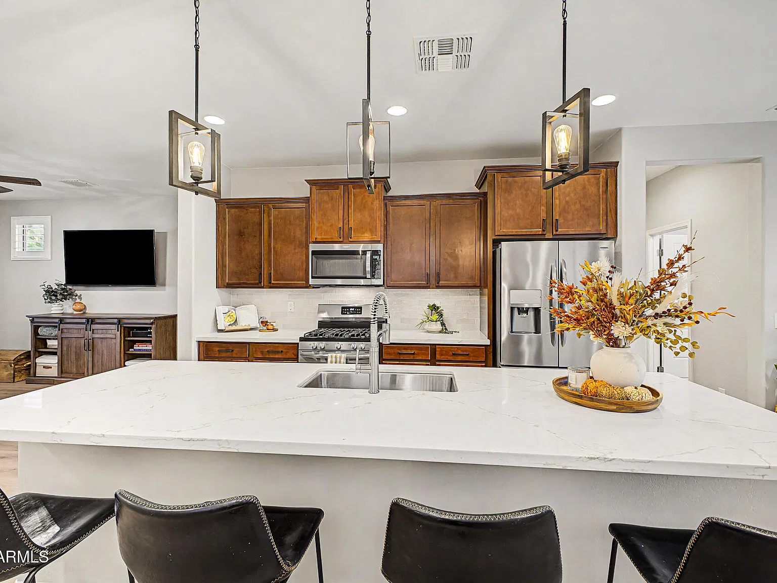3 bed, 2.5 bath, 1709 sqft, $2,200 — Photo 3