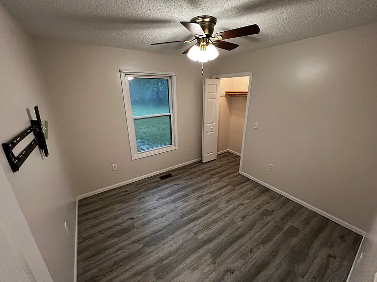 515 Valley View Dr — Photo 11