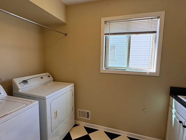 215 Cherry Dr — Photo 17