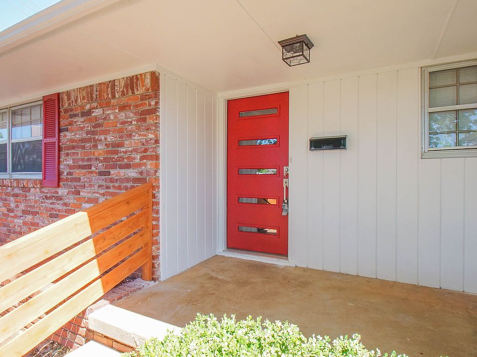 1st image of 1004 SW 67th Pl