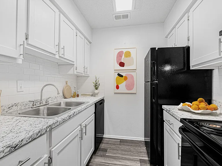 Crescent Place Apartments and Townhomes — Photo 20