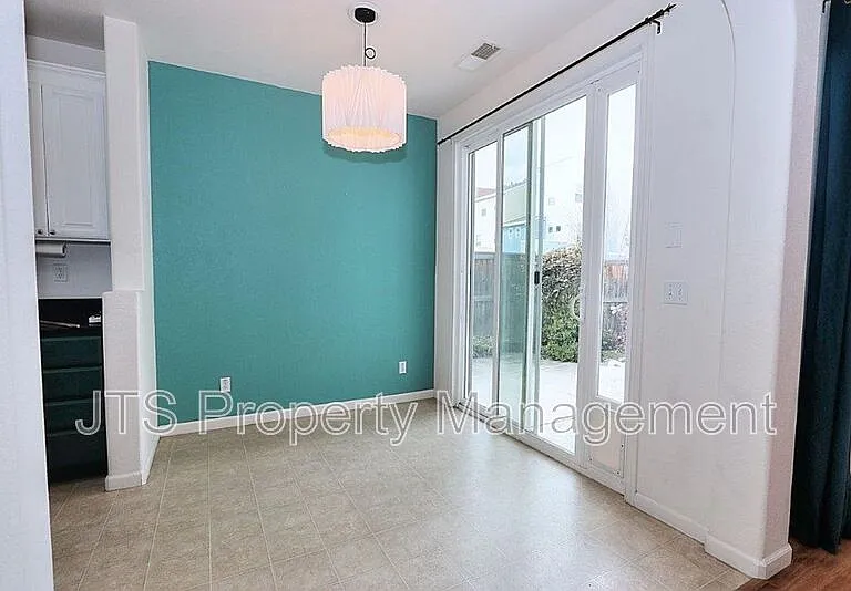 10921 Oakham Dr — Photo 10