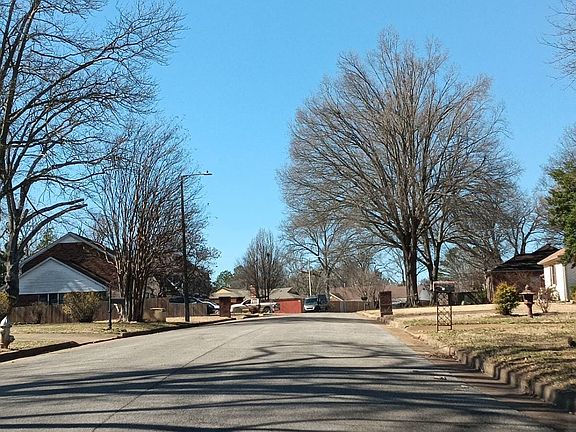 4th image of 5392 Ravendale Ave