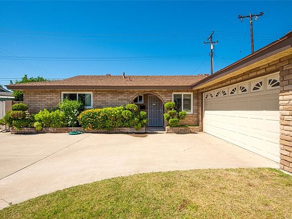 3rd image of 6751 Santa Catalina Ave