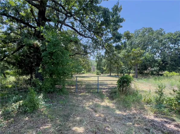E 1007th Rd, Gore, OK 74435