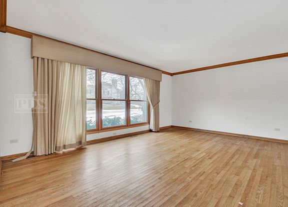 5th image of 3115 Carriage Way Dr
