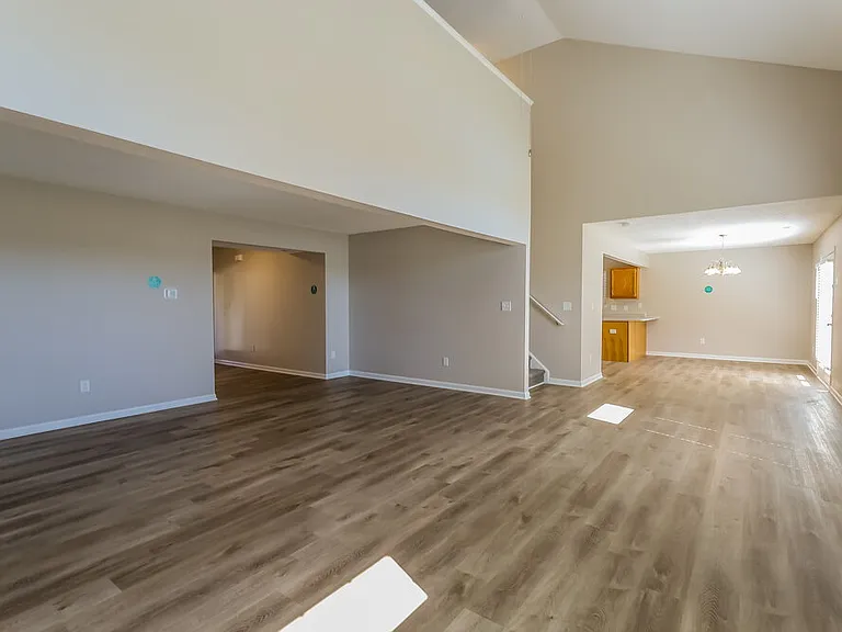 109 Lockerbie Ln — Photo 4