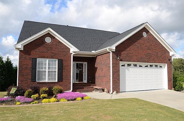 1st image of 215 Chad Ln