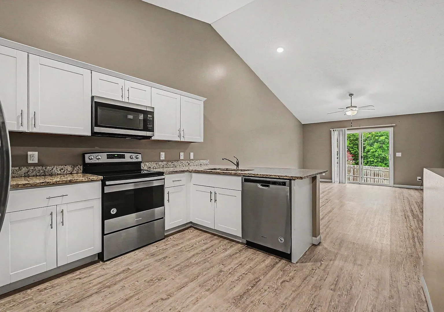 Great location, Just off Dodge and 168th! — Photo 3