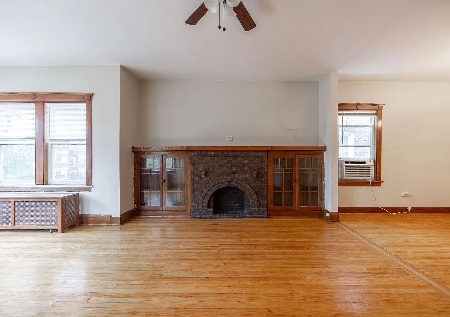 5126 W Cullom Ave — Photo 2