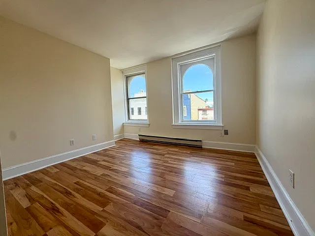 433 Warren St — Photo 4