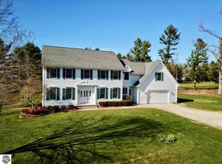 632 White Pine Dr, Cadillac, MI 49601