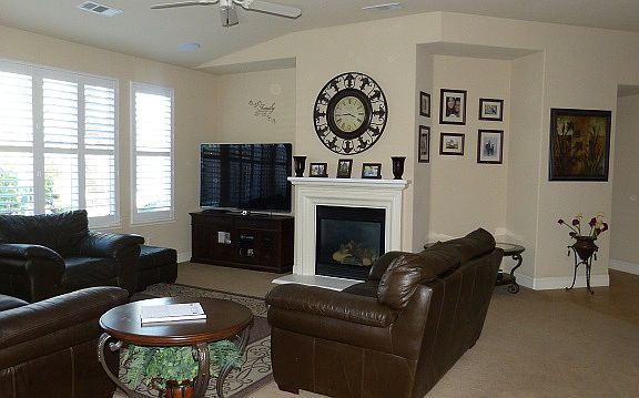 4th image of 2241 Katzakian Way