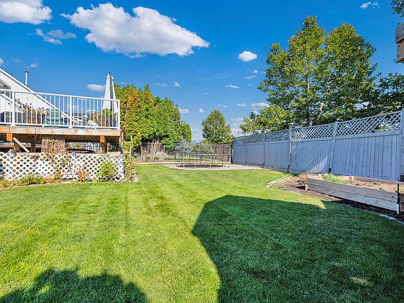 3rd image of 325 McTavish Rd