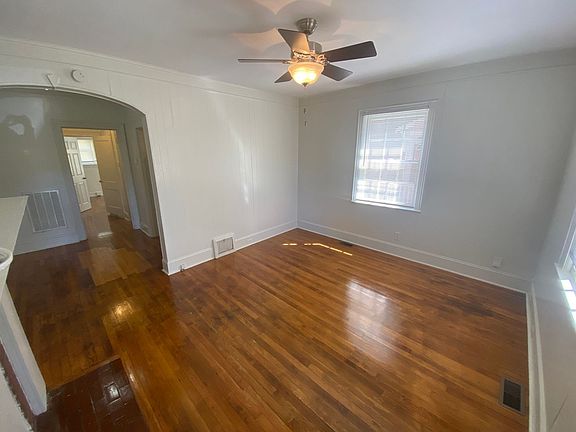 3rd image of 1402 W Chapel Hill St #B
