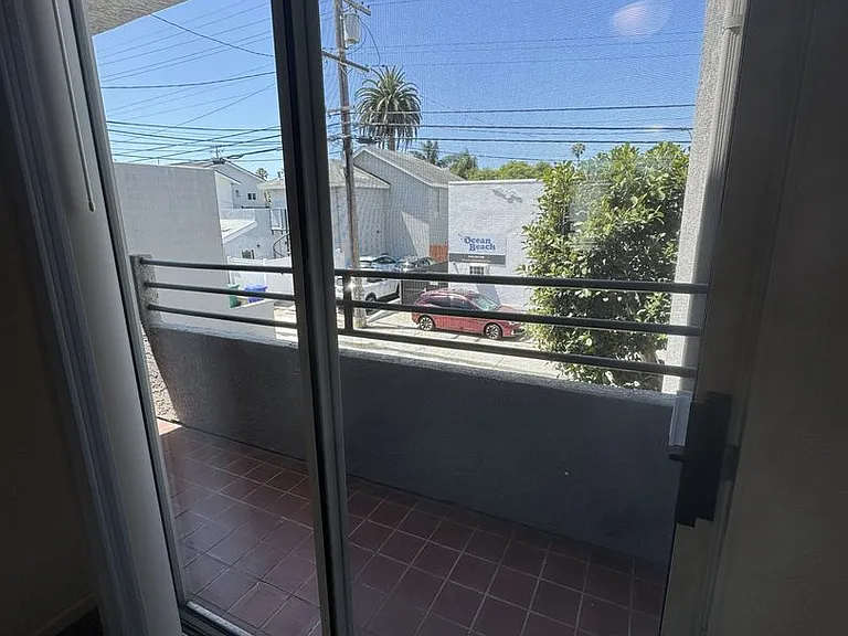 4933 Voltaire St — Photo 13