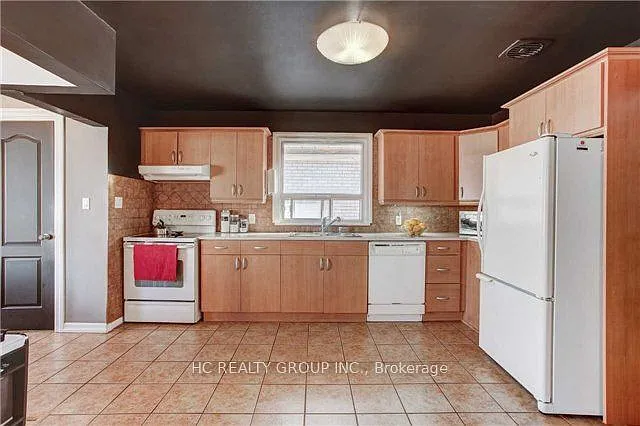 980 Lillian St — Photo 5