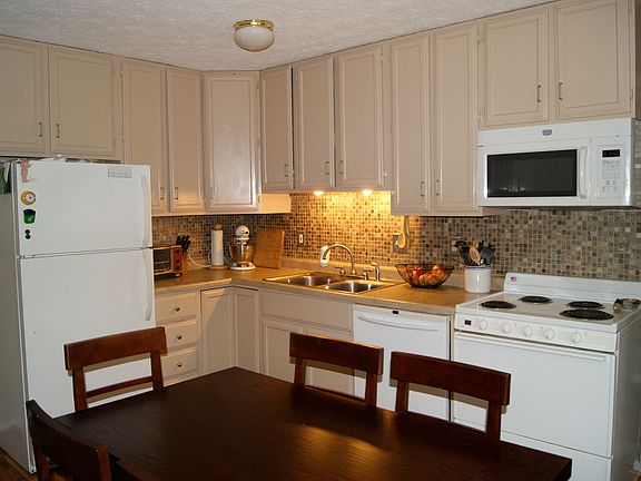 3rd image of 102 Appomattox Ct