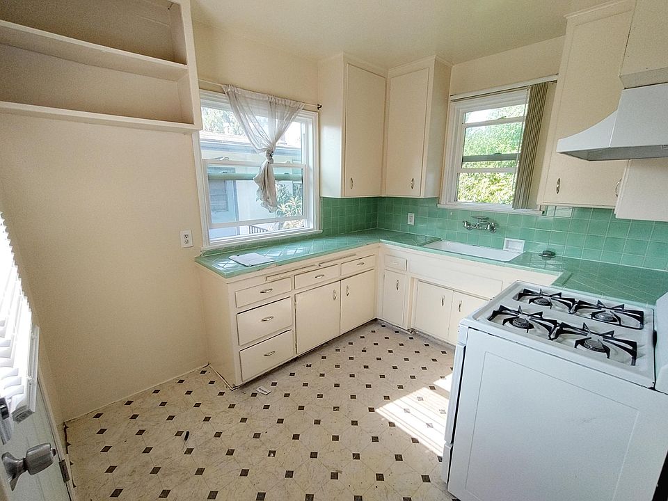2nd image of 10 E Bonita St #2