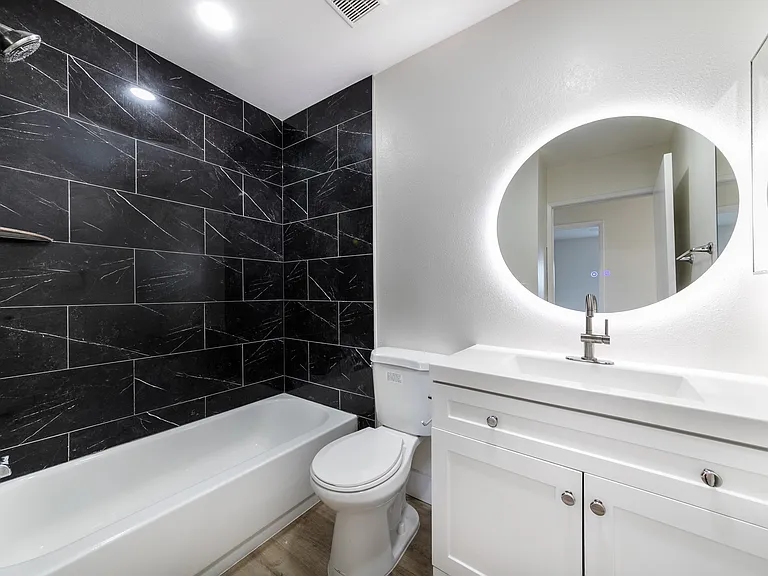 1138 S Grand View St #306 — Photo 14