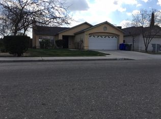 13739 E Young Ave, Parlier, CA 93648