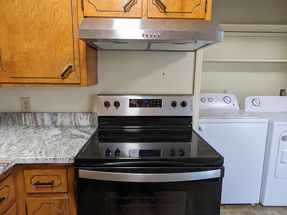 5th image of 2522 W B St