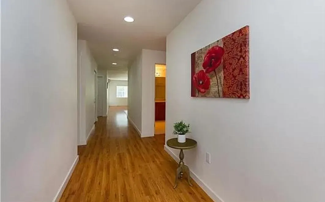 3 bed, 1212 sqft, $3,000 — Photo 3