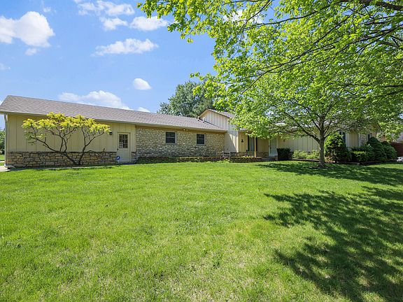 2nd image of 1373 Echo Bend Dr