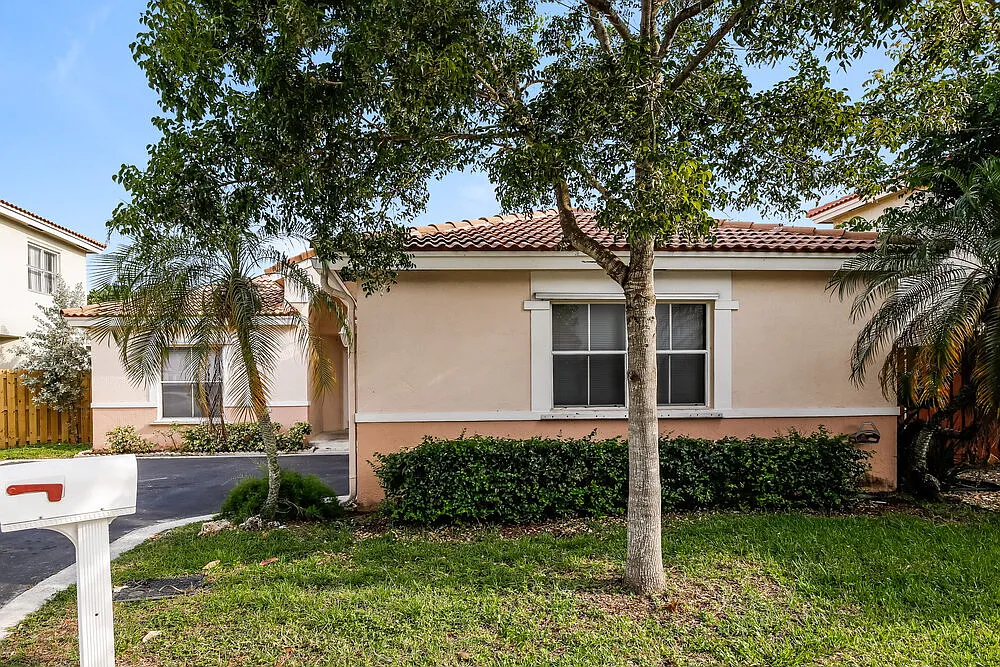 3 bed, 2.0 bath, 1708 sqft, $2,930 — Photo 1